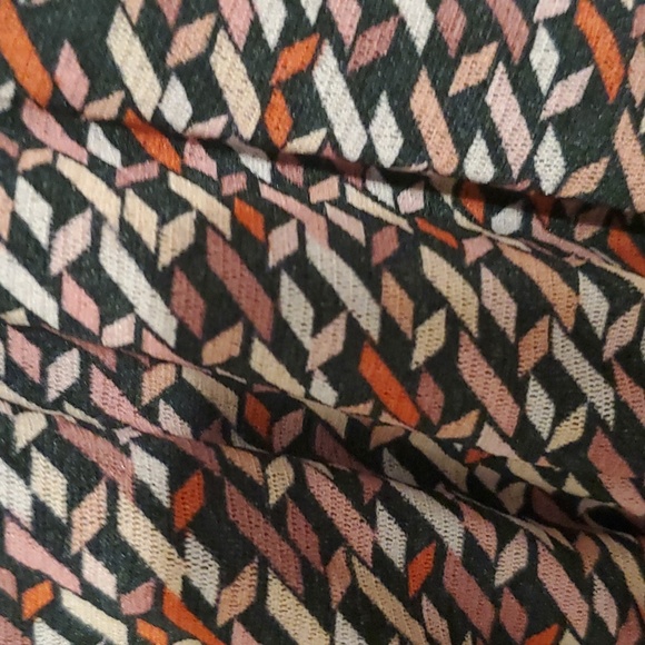 New York and Co Pink and Red patterned sleeveless dressy blouse - Picture 4 of 7